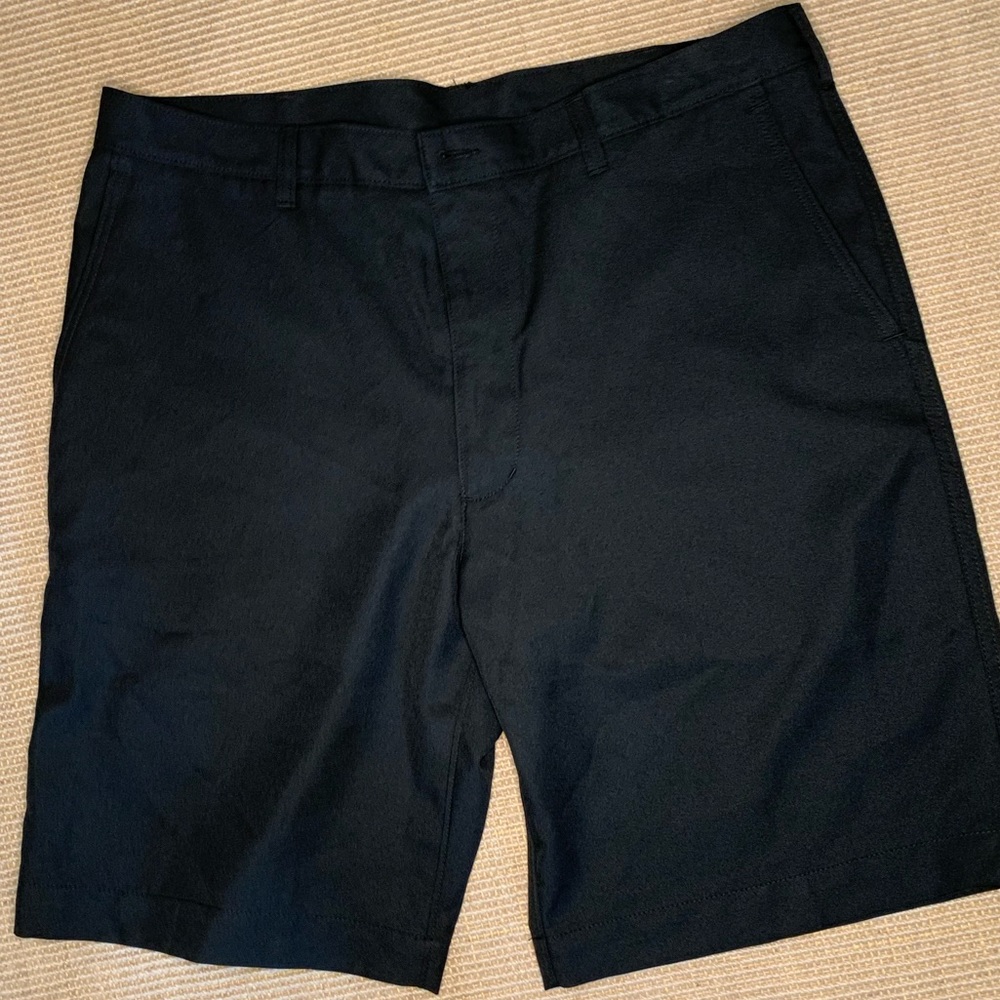 Men’s PGA Tour flat front tech short sz 36